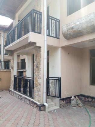 Duplex House - Weather District 