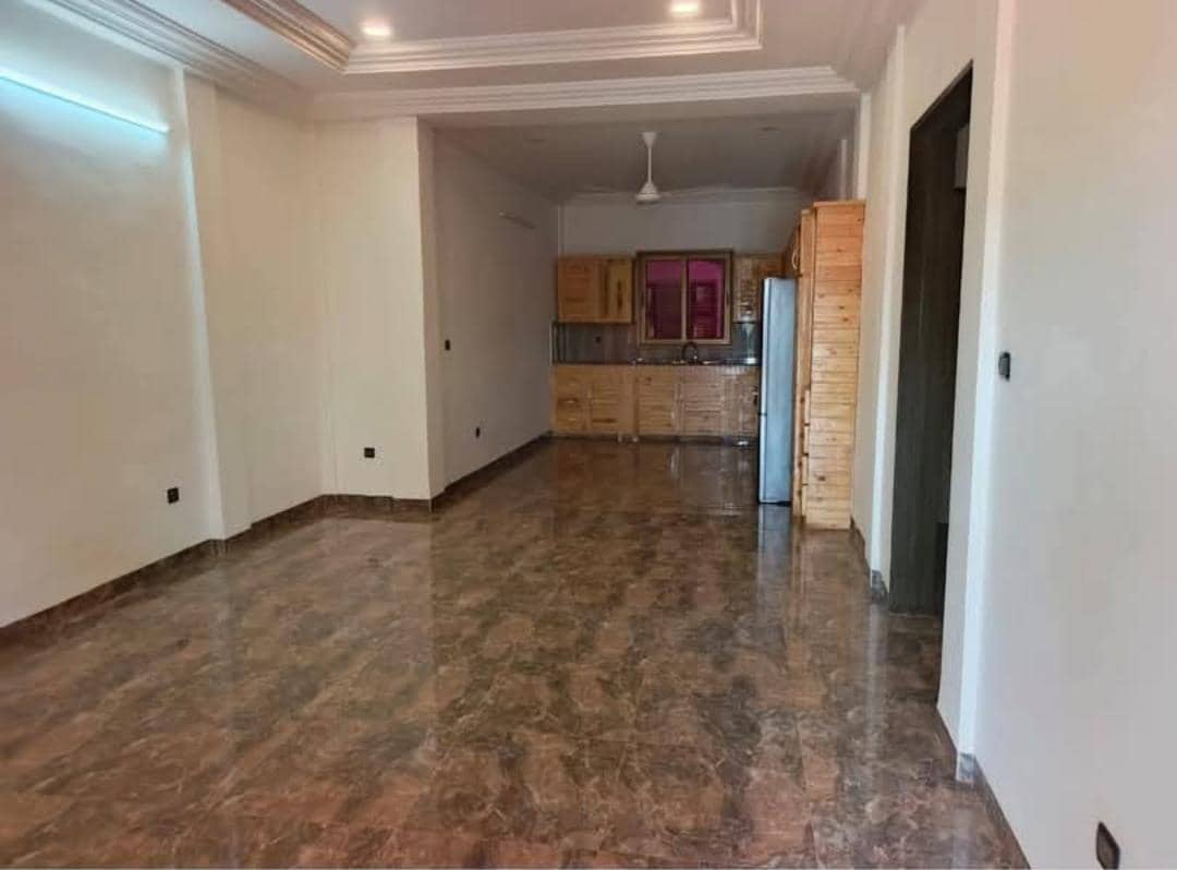 #OUAGA_2000  #Loyer_350000/Mois  #Appartement_F4 Cour unique A OUAGA 2000 DERRIERE LA DOUANE /  03 chambres salon climatisés  02 douches WC interne  Chauffe eau 