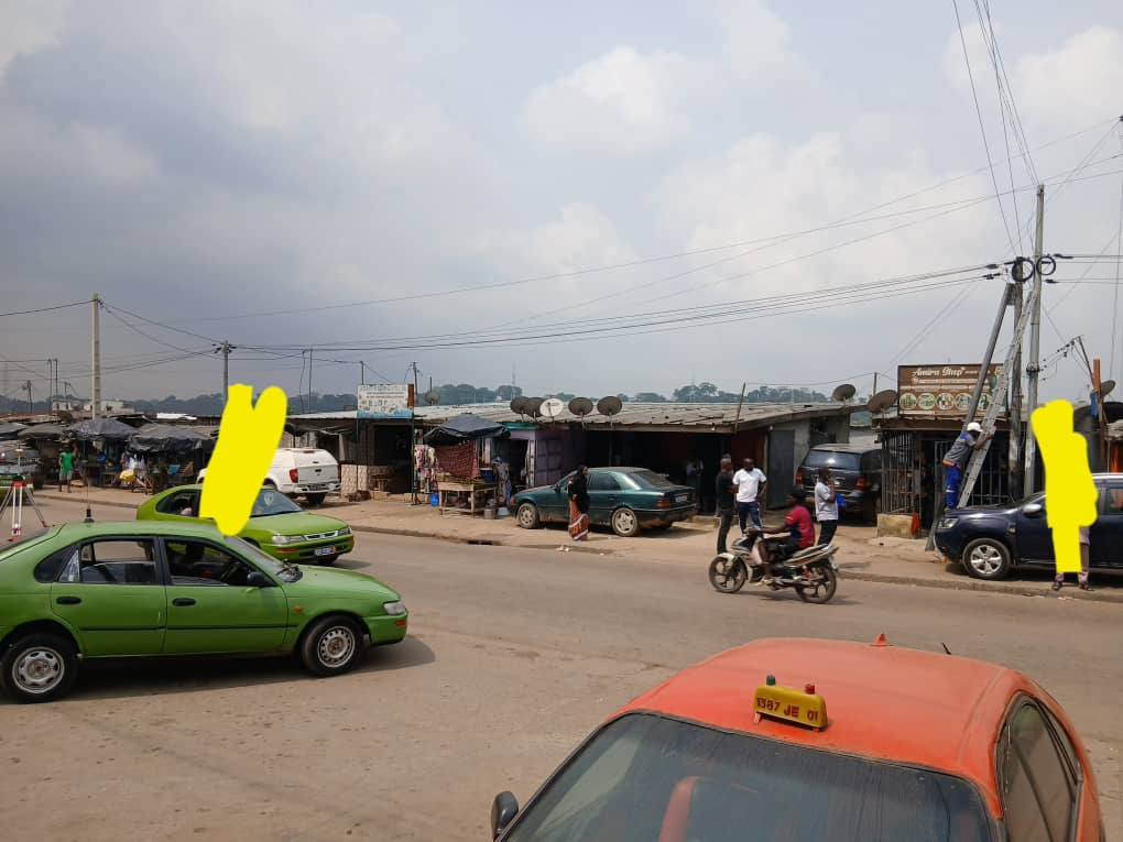 ADJAME WILLIAMSVILLE NORD bordure de voie vente terrain 908m2