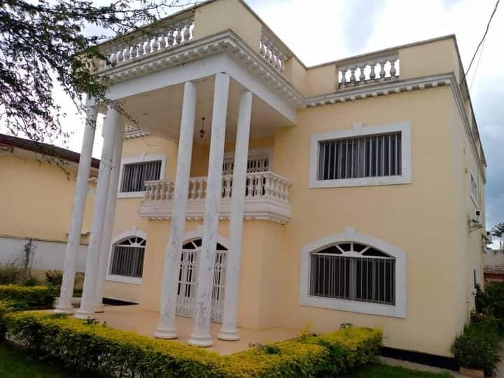 Duplex de standing a louer a bastos