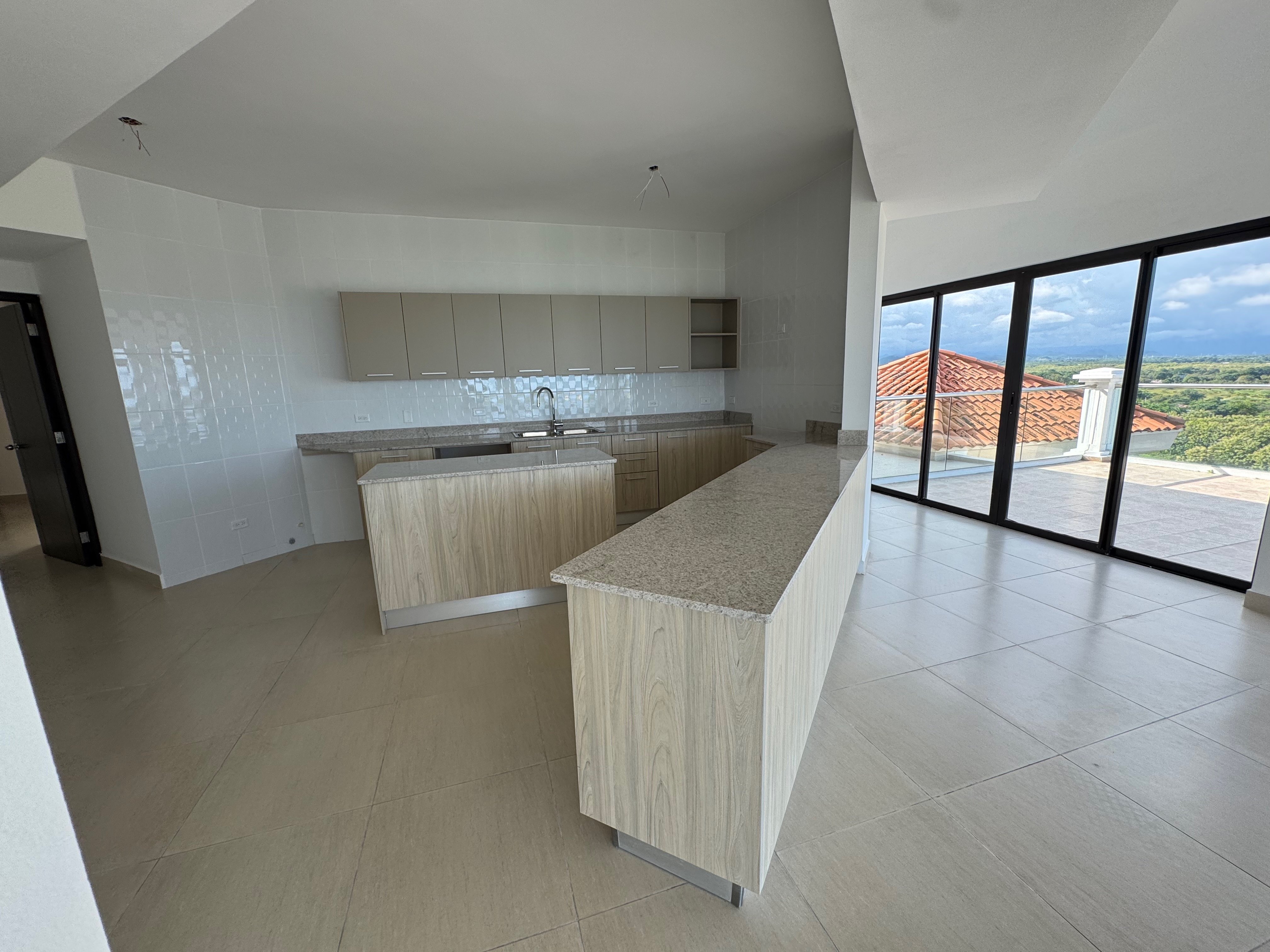 RENOVATED CORNER UNIT WITH OPENS VIEWS - LAS OLAS 2, VISTA MAR (412 m2)