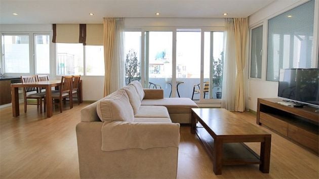 Nice 2 – bedroom apartment with balcony in Xuan Dieu street, Tay Ho ...