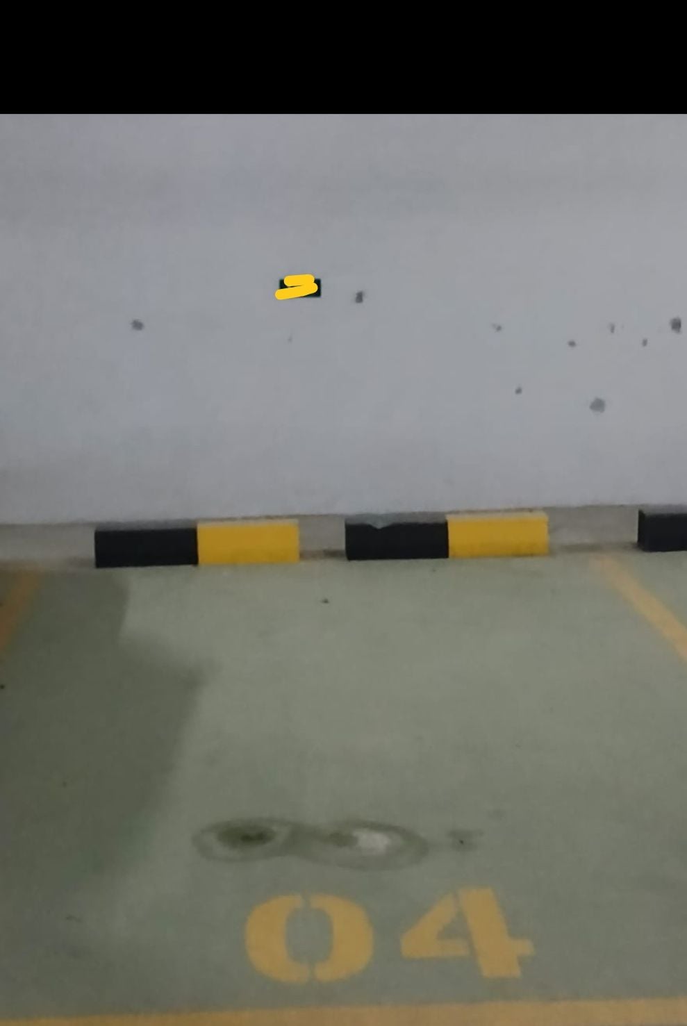 Parking couvert et spacieux à Marina, juste à côté de la station de métro et de tramway de Marina. 