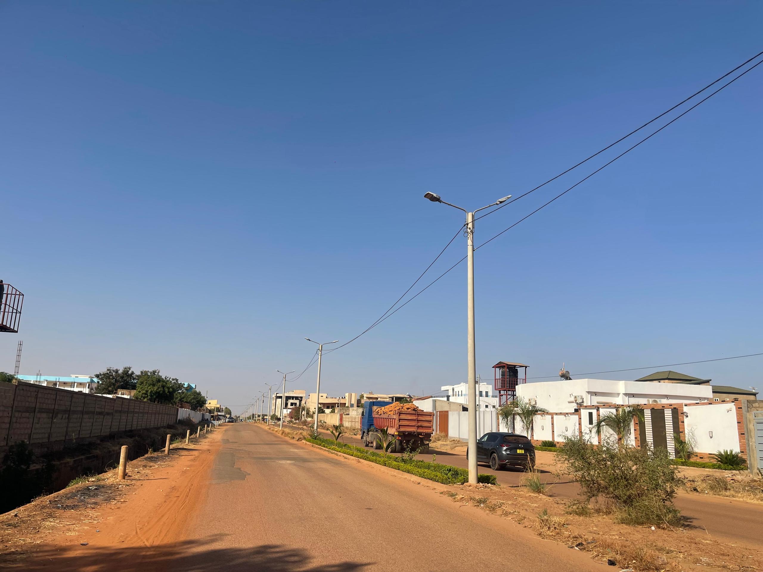 Parcelle de 400m2 en vente à Ouaga2000 face à la double voie bitumée passant devant SALITAS