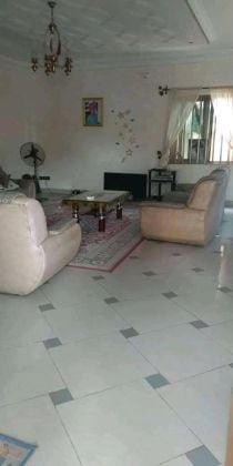 Villa de 3 chambres salon staphée de 365 m² à vendre ...