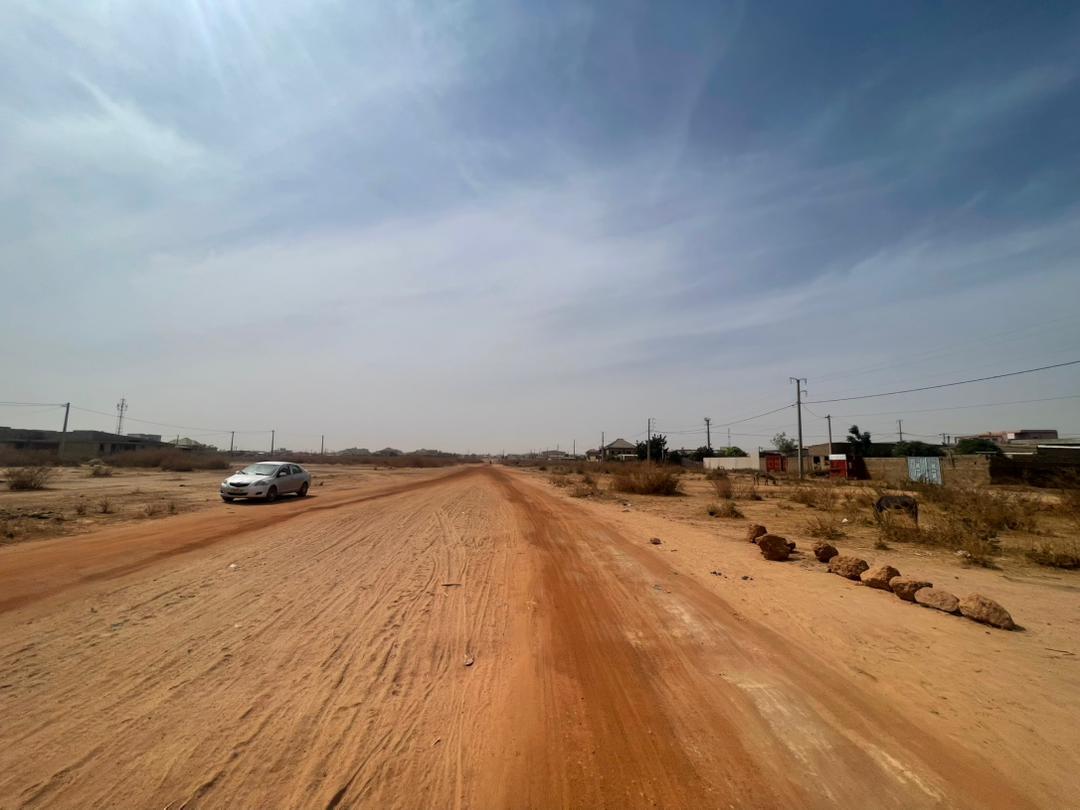 Parcelle commerciale de 800m2 double face en vente à Saaba Abdoul Service 2