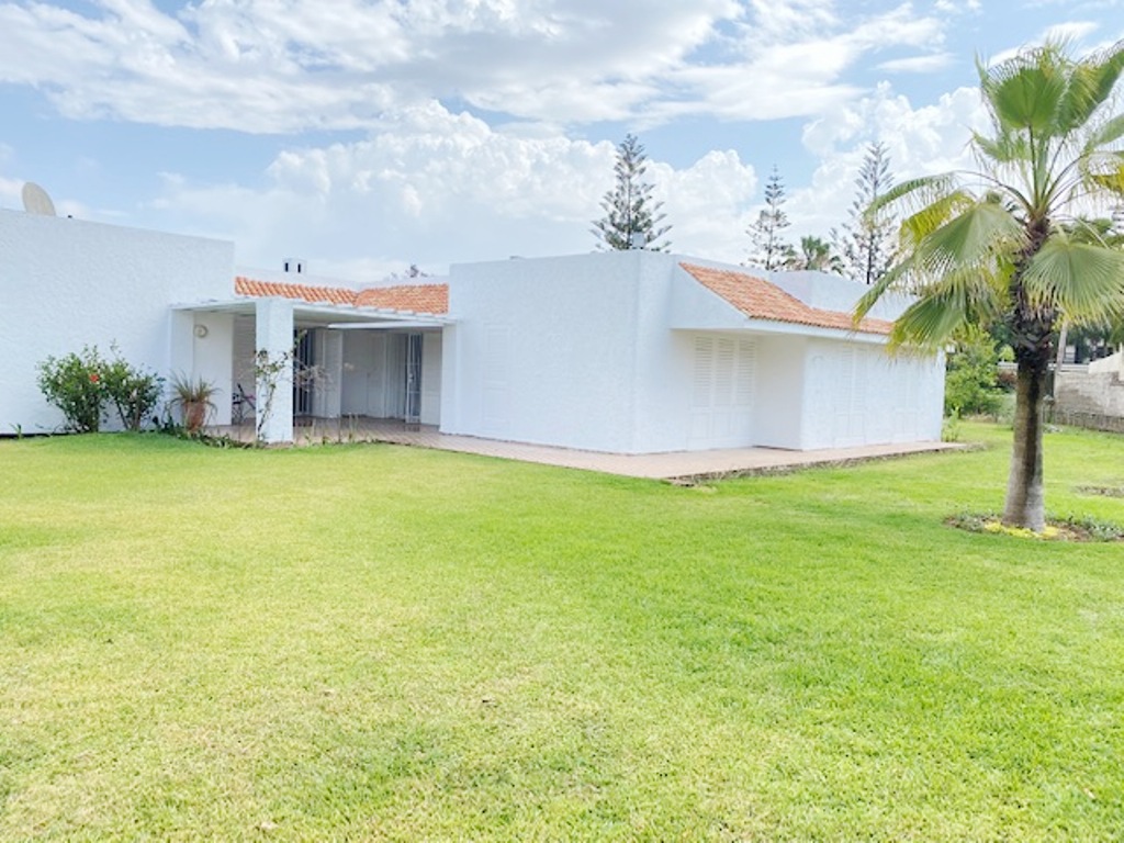 Superbe villa lumineuse avec jardin à louer à Souissi,