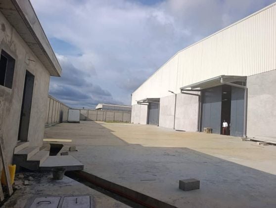 NOUVELLE ZONE INDUSTRIELLE D'ATTINGUIÉ location ENTREPOT 2HA