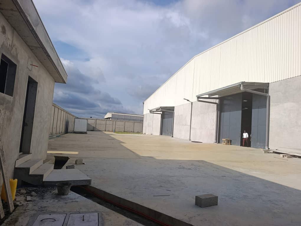 NOUVELLE ZONE INDUSTRIELLE D'ATTINGUIÉ location ENTREPOT 2HA