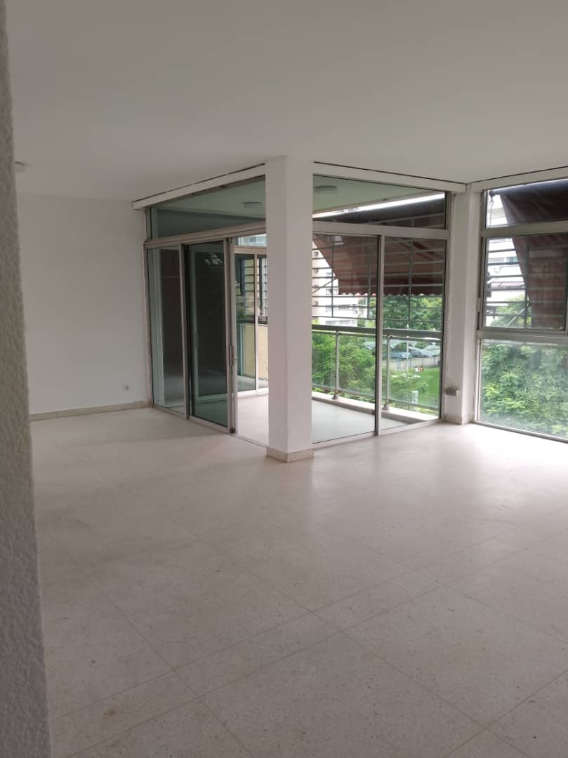 En location 4 chambres salon à la Riviera golf les Elias