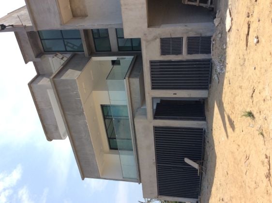 EN VENTE ROUTE D'ASSINIE UNE VILLA NEUVE 