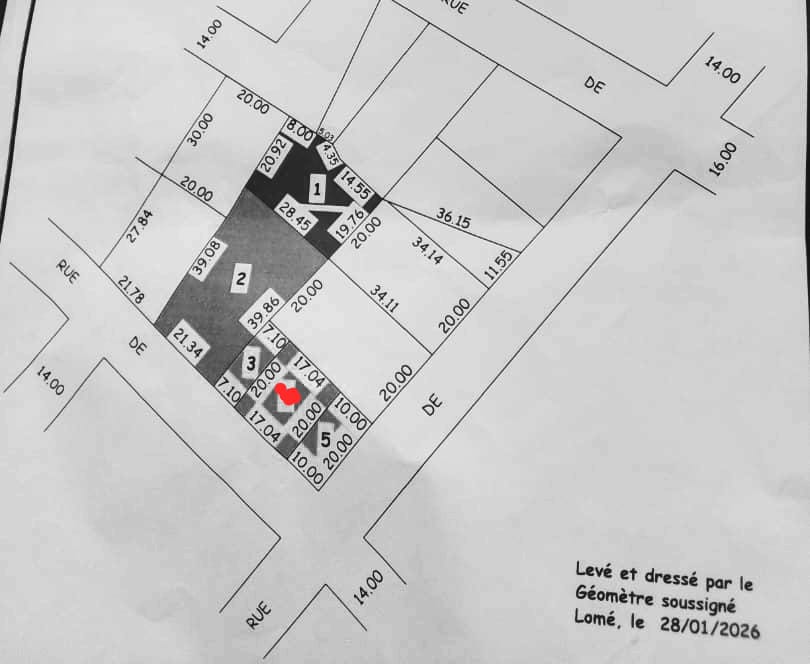 Parcelle de œ lot carré à vendre à APESSITO AVÉNYAKÈ 