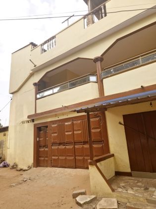 Maison de location à étage sur 163 m² à liquider ...