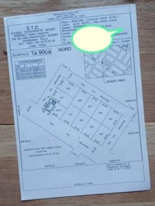 Tiers(⅓) de lot clôturé au bord d'une grande voie de 28 ...