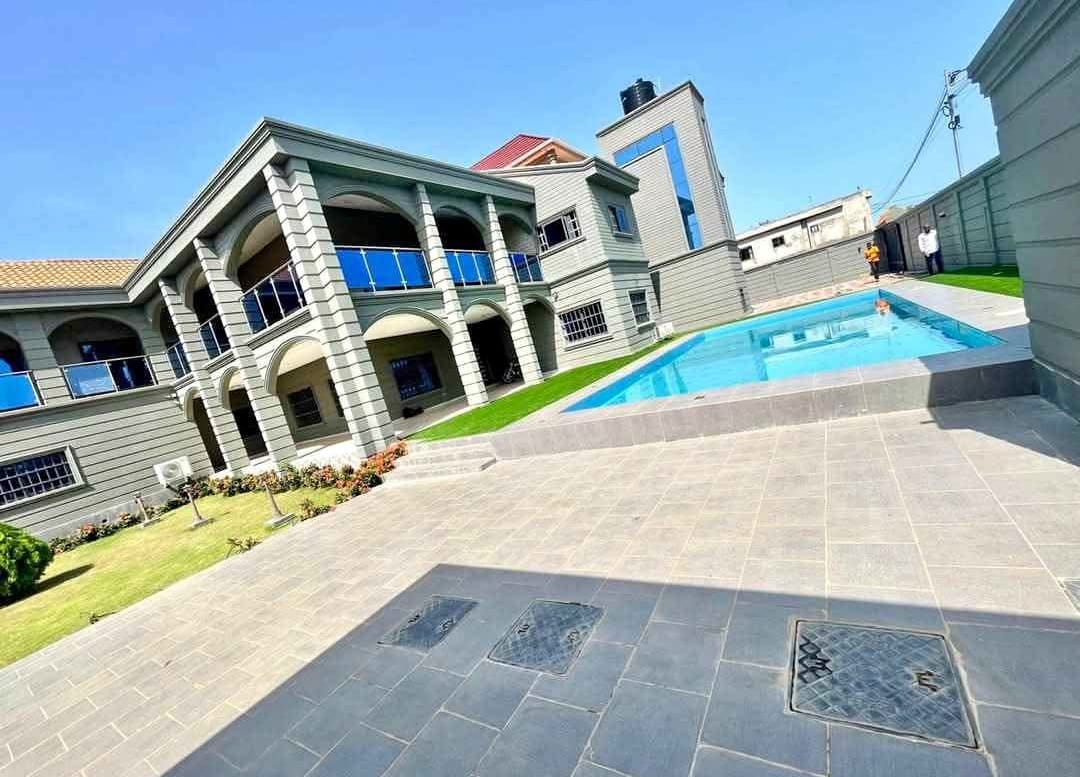 Superbe et magnifique villa duplex avec Piscine sur 1200 m² en vente à Adidogomé Balissimé(Lomé-Togo)