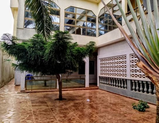 Un complex IMMOBILIER à vendre à Sanguéra, à ...