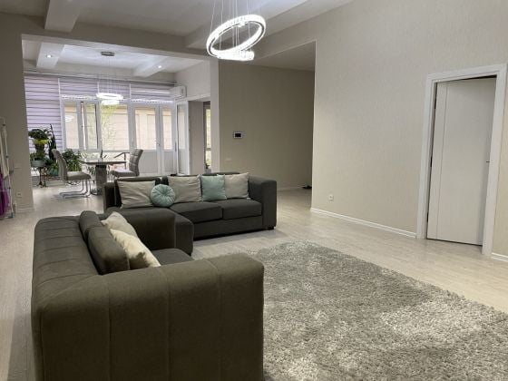 Marvelous 3 bedrooms and 2 bathrooms cottage of 218 m2 in central Tashkent