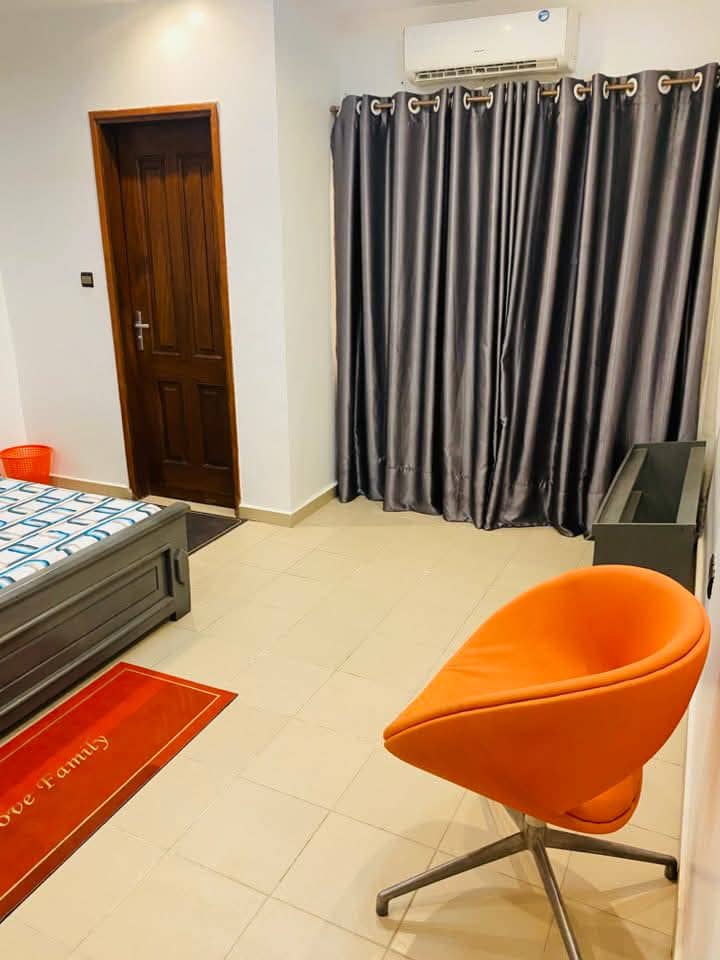 VILLA BASSE MEUBLÉE DE 2 CHAMBRES SALON À FIDJROSSE