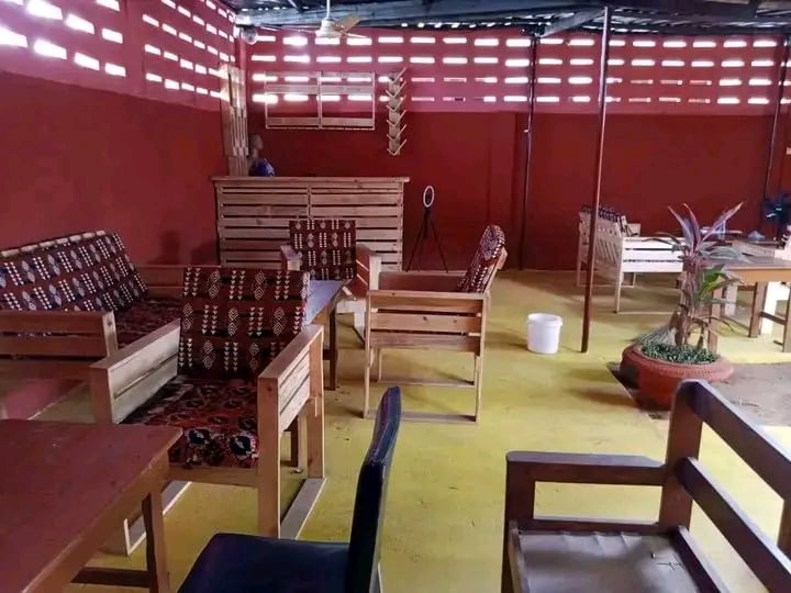 Maison à étages avec Restaurant sur œ lot à vendre à Adidogomé Apédokoè (LOMÉ-TOGO)