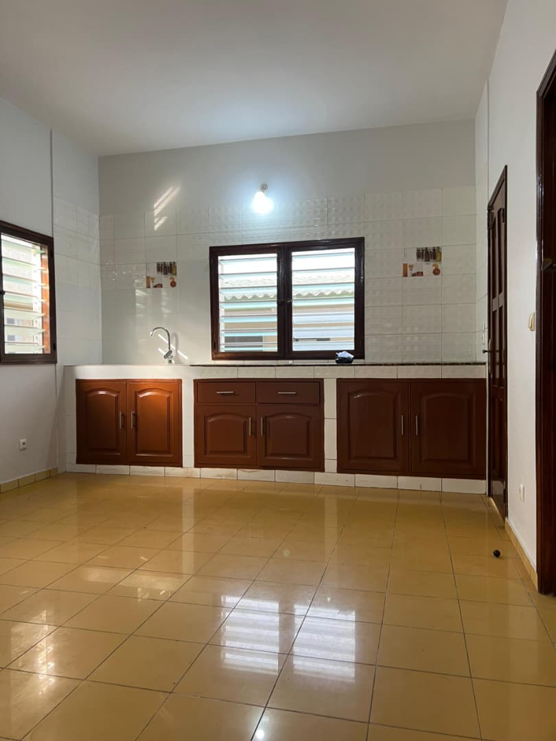Grande villa sur 02 lots collés à vendre à Adidogomé Avénou(LOMÉ-TOGO)