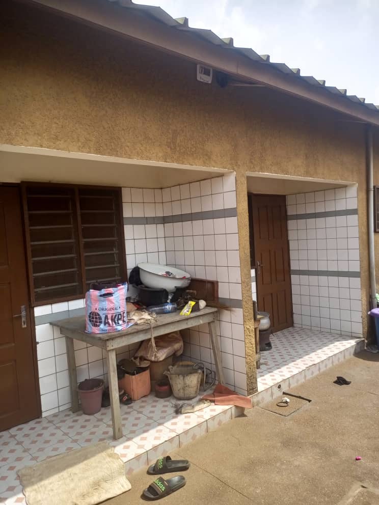 Maison de location sur œ lot en vente à AGOÈ SOGBOSSITO CAMP GP (LOMÉ-TOGO)