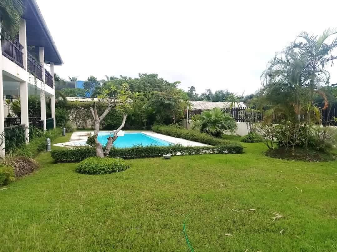 SE ALQUILA: Chalet dúplex con piscina. distrito de Sablière