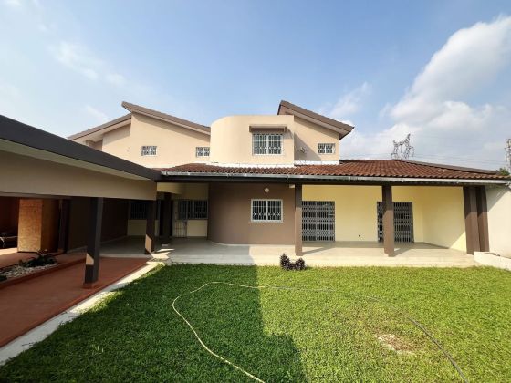 En location une superbe villa duplex de 09 pièces située ...