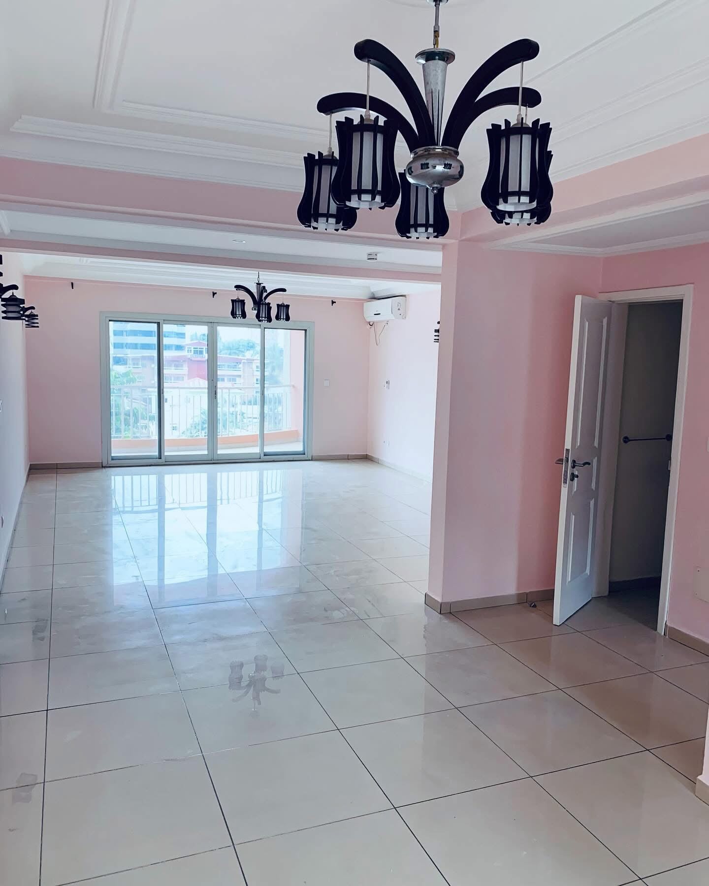 APARTAMENTO DE LUJO DE 3 HABITACIONES EN ALQUILER EN BASTOS