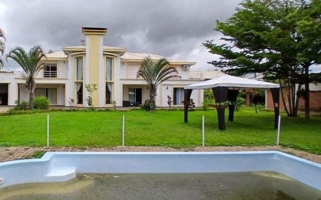 AMBATOBE GRANDE VILLA T8 DE STANDING AVE GRAND JARDIN ARBORÉ DE ...