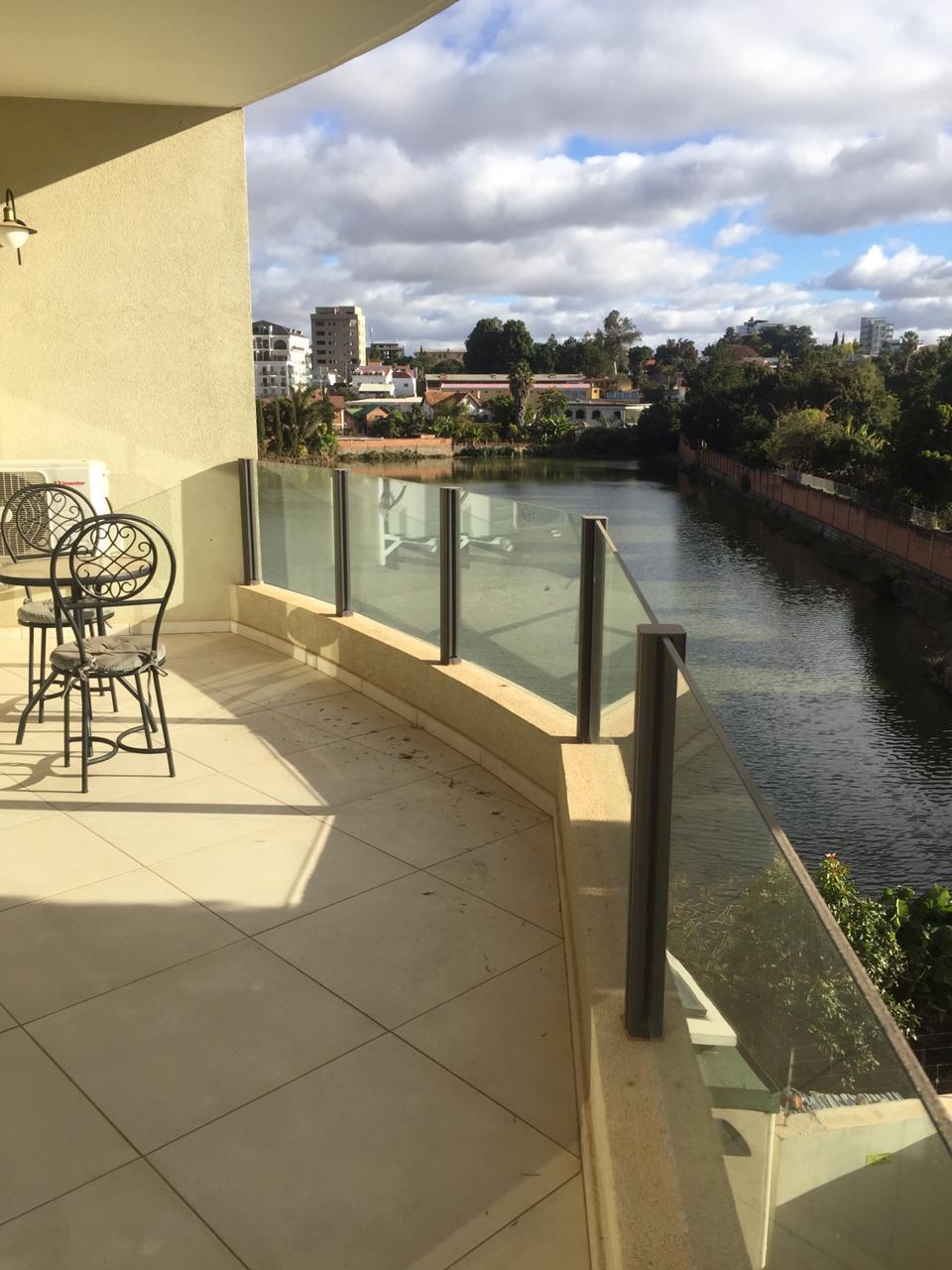 IVANDRY APPARTEMENT T2 MEUBLÉ DE 70M2 AVEC ACTIVITÉS- GROUPE- BELLE VUE SUR LE LAC  À 2 PAS DE LA GIZ