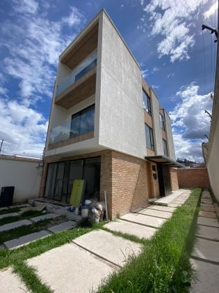 Se vende dos casas, excelente ubicación