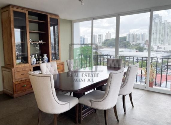 Spacious High-Floor Apartment in El Carmen – PH Aileen