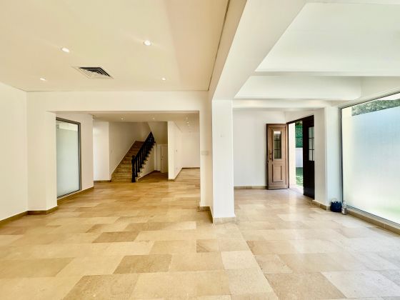 Four Bedroom Villa with Private Garden for Rent in Al-Bida