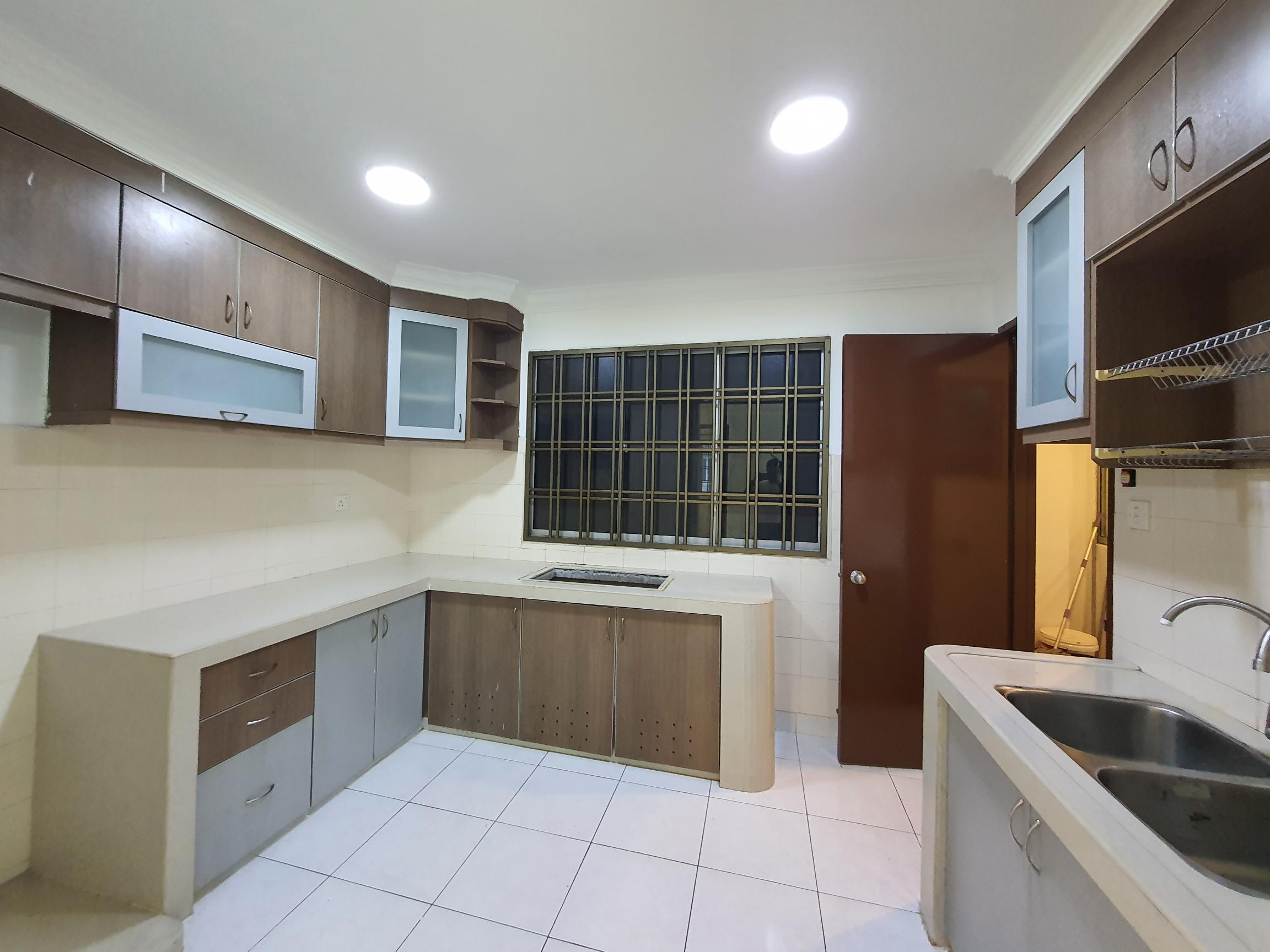 CORNER UNIT PERDANA EMERALD CONDOMINIUM, DAMANSARA PERDANA- FOR RENT