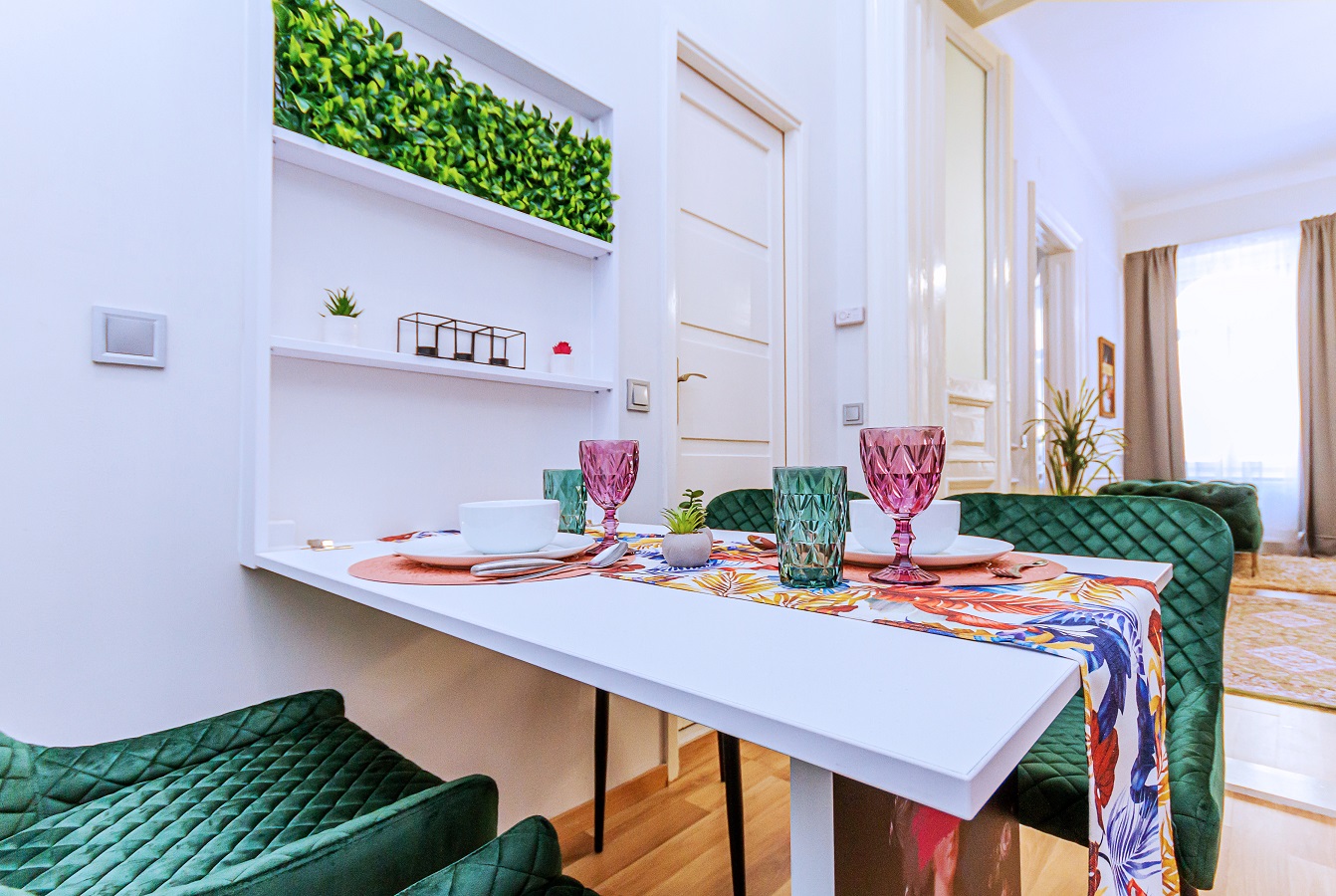 FOR RENT: 107 sqm EXCLUSIVE APARTMENT – DIVIDED INTO TWO UNITS – 1st FLOOR