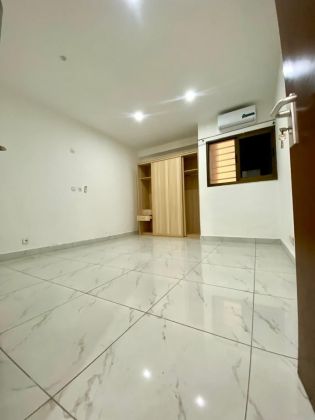 SALE OF A 3-ROOM APARTMENT IN THE PLATEAUX DISTRICT 