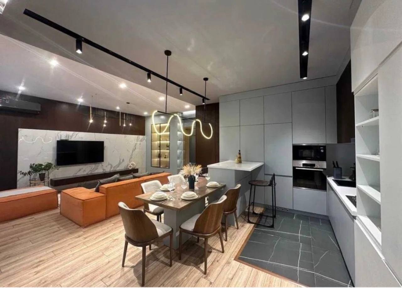 Newly renovated 2 bedrooms and 2 bathrooms apartment of 130 m2 with open balcony