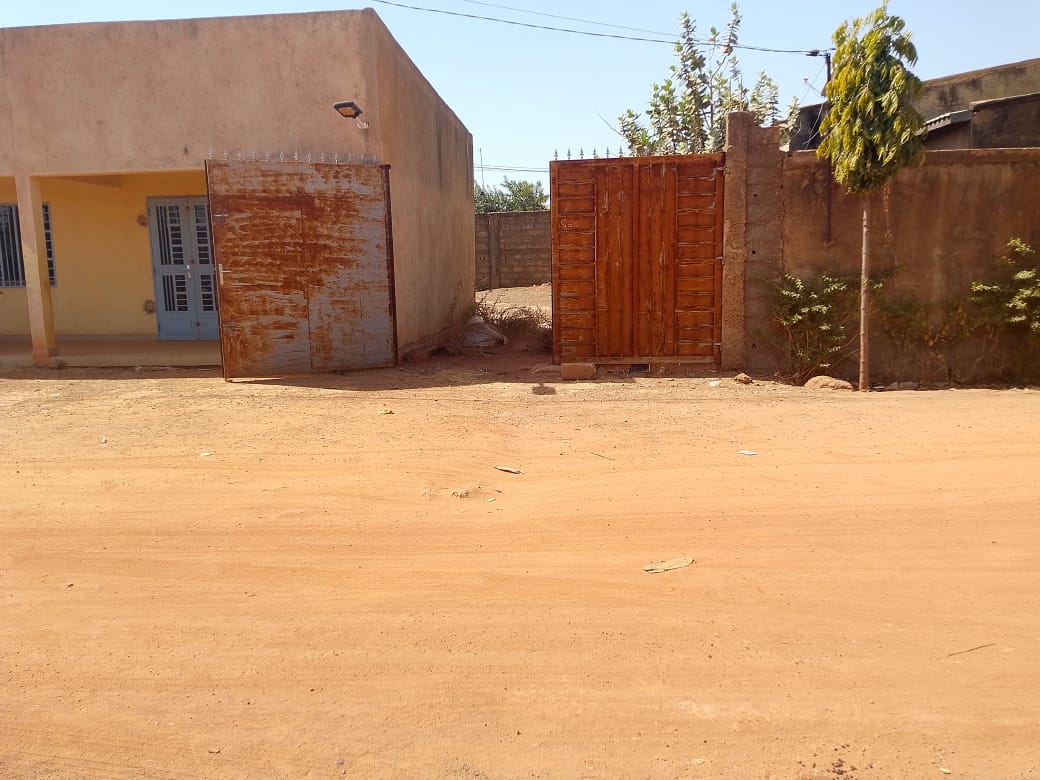 Un terrain clôturé de 300m2 en vente à Loumbila