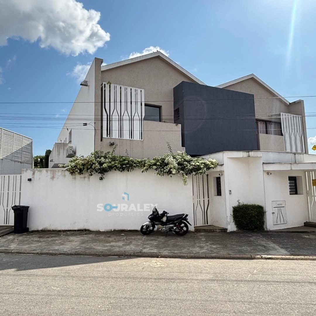 VILLA DE 5 HABITACIONES EN ALQUILER EN COCODY RIVIERA 3