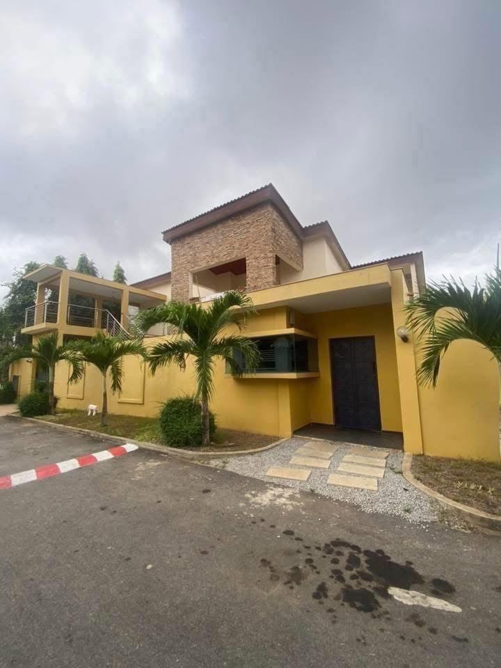 Villa duplex 7 pièces en location bassam rosier