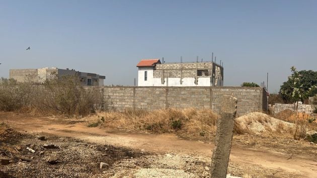 Terrain de 300 mètres carrés à vendre à ...