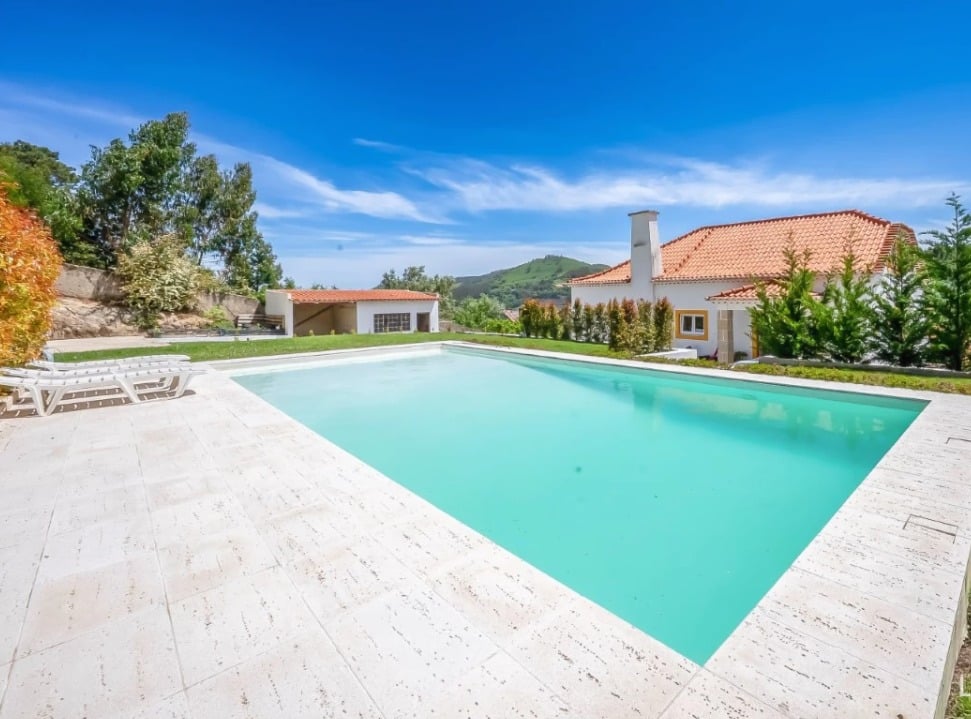 pacious 6-Bedroom Villa with Pool and Large Garden | Malveira, Mafra | €2,700