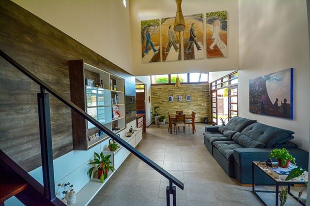  Contemporary design with a beachy vibe.