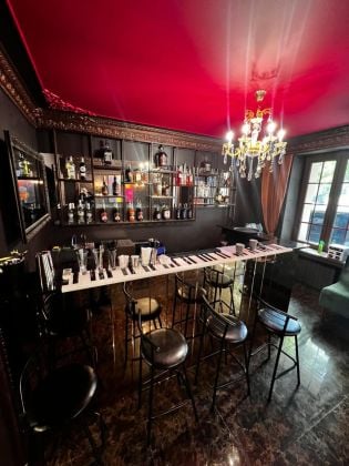 Nizami street Restoran Pub for sale