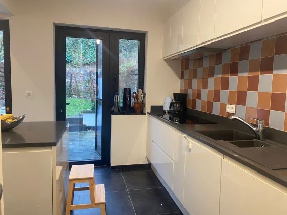 Fully furnished renovated 4-bedroom house with garden & parking – ...