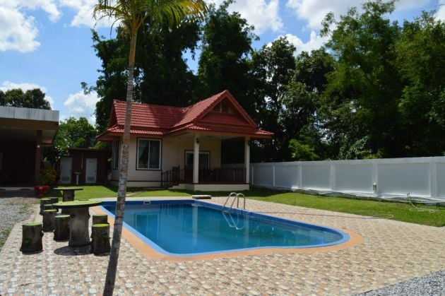 Kalasin resort with 4 rooms and two resident houses