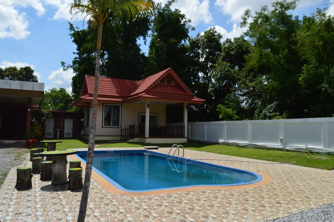 Kalasin resort with 4 rooms and two resident houses