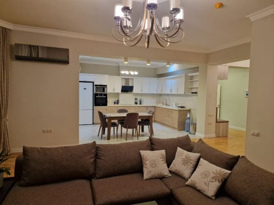 2 BDR Apartment for rent at the Fountains Square!