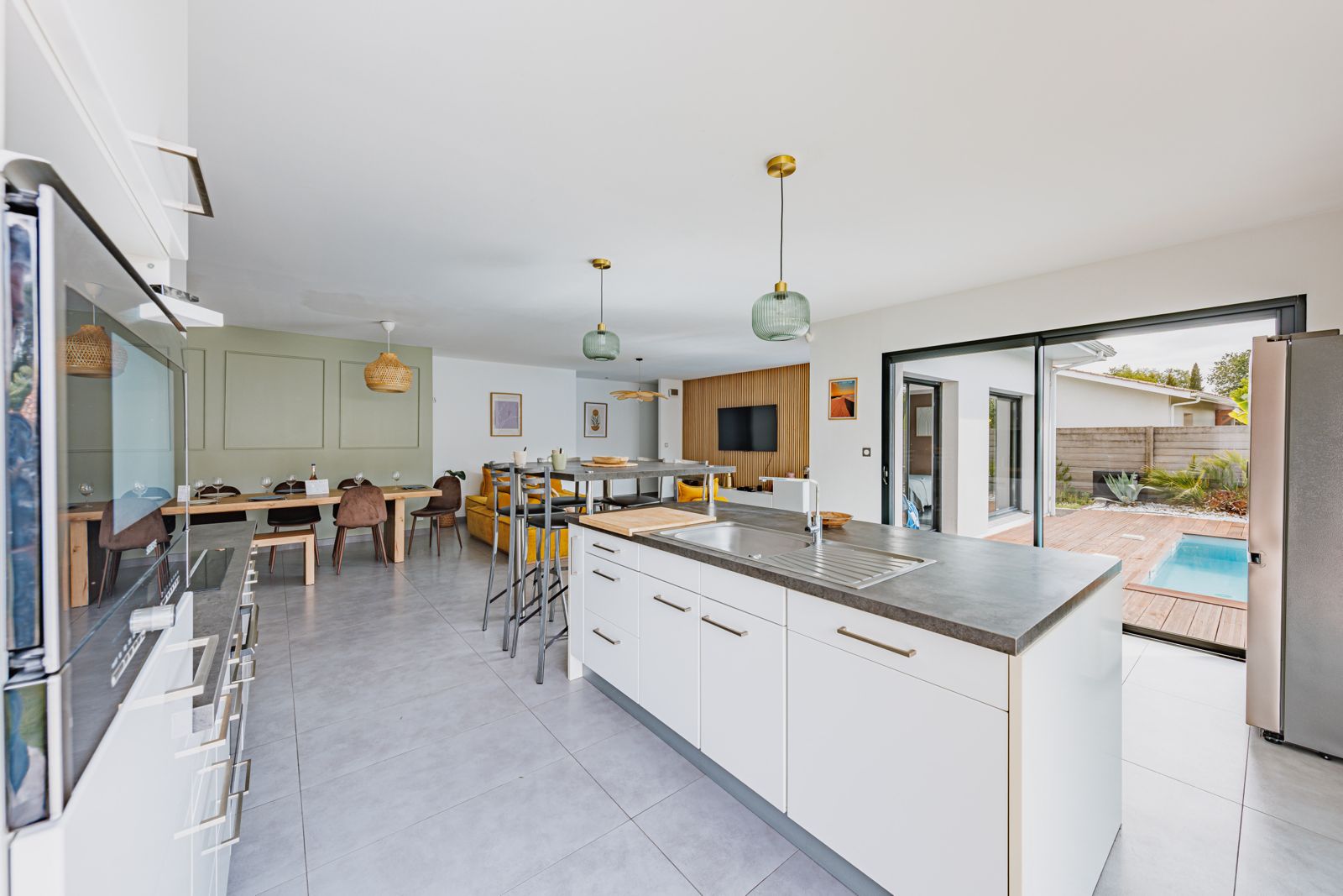 Villa meublée avec piscine – Location moyenne durée – Proche Bordeaux & Bassin d'Arcachon