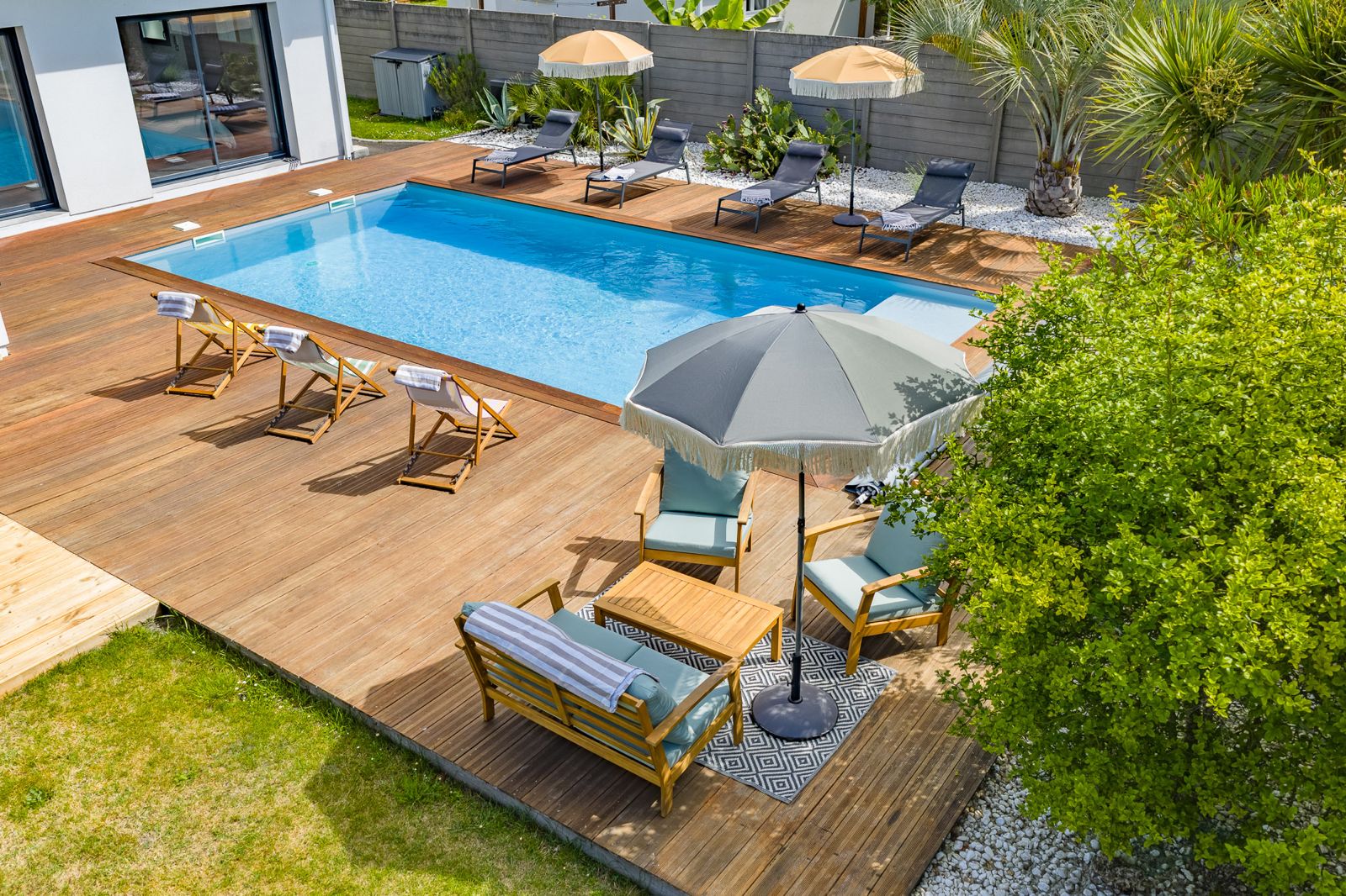 Villa meublée avec piscine – Location moyenne durée – Proche Bordeaux & Bassin d'Arcachon